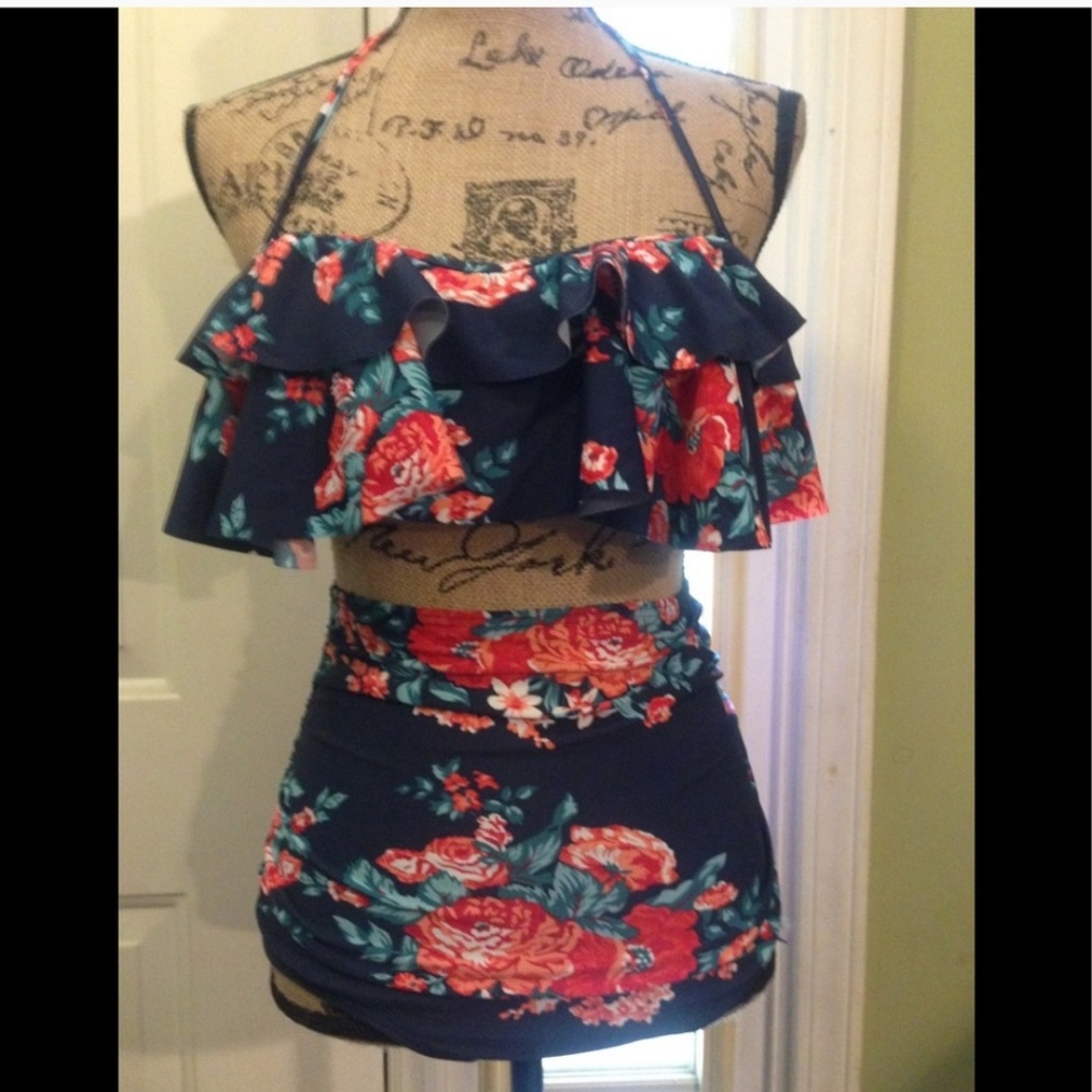 🌟Cocoship beautiful two piece🌟 NWT Medium